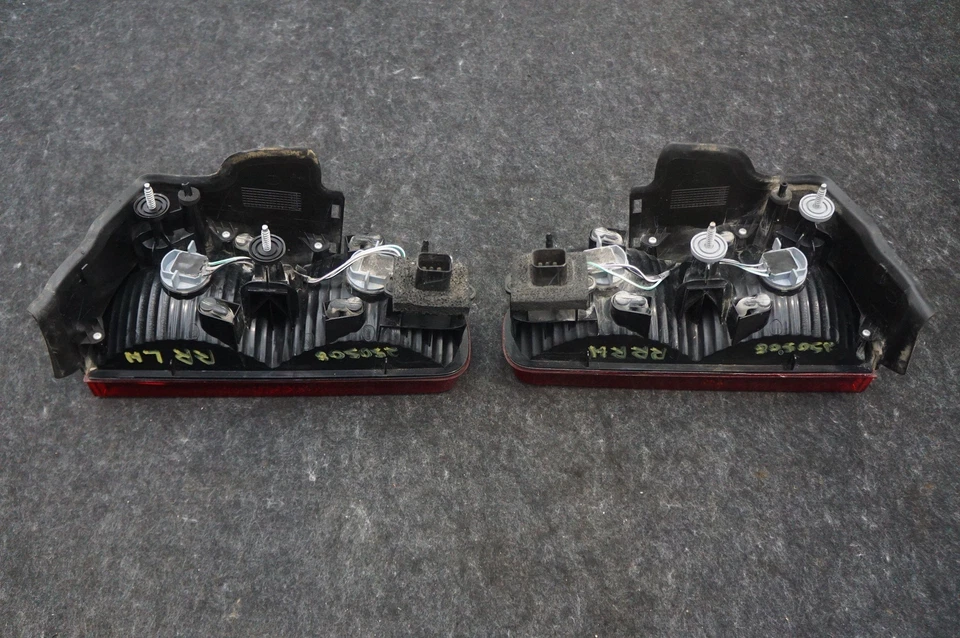 Juego 2 luces traseras exteriores traseras izquierda derecha 05028781 Dodge Challenger 2008-2014 Foto 2 de 4