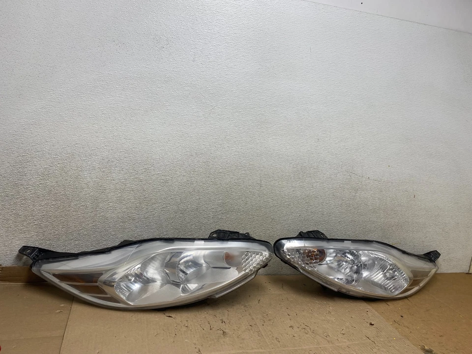 Faros halógenos izquierdo+derecho Ford Fiesta 2011 2012 2013 OEM U6941 DW Foto 3 de 4