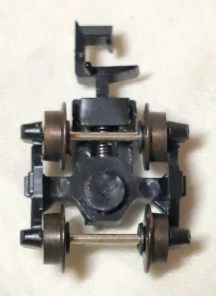 Lote de piezas de locomotora de tren Atlas Aurora Minitrix Trix escala N ruedas resortes nuevo de stock Foto 3 de 4