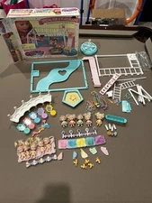 Tyco QUINTS Dolls Lot Playground, Vanity, 2 Sets of Dolls, Accessories
