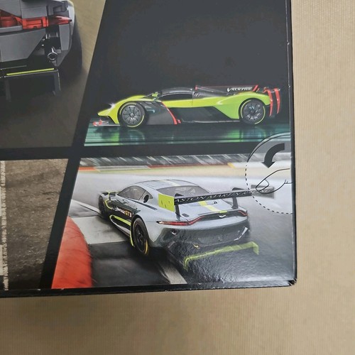 LEGO Speed Champions Aston Martin Valkyrie AMR Pro und Vantage GT3 (76910) - Bild 5 von 7