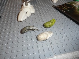 Lot of 3 Lego Bionicle RAHKSHI 8588 8589 8591 w/ Canisters