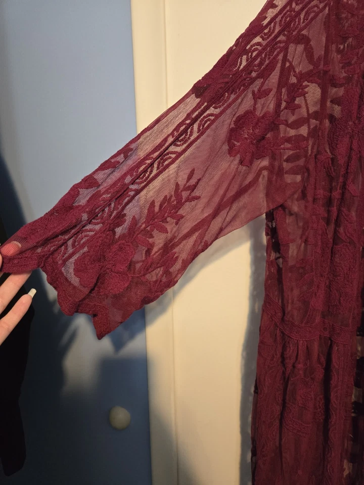 Sobrepieza frontal abierta bordada color vino Lane Bryant - talla 18/20 Foto 3 de 4