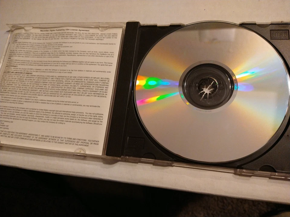 Macmillan Microsoft Office 2000, Plus Pack Windows 95, ,98, 2000, CD-ROM (1999) - Image 3 of 4