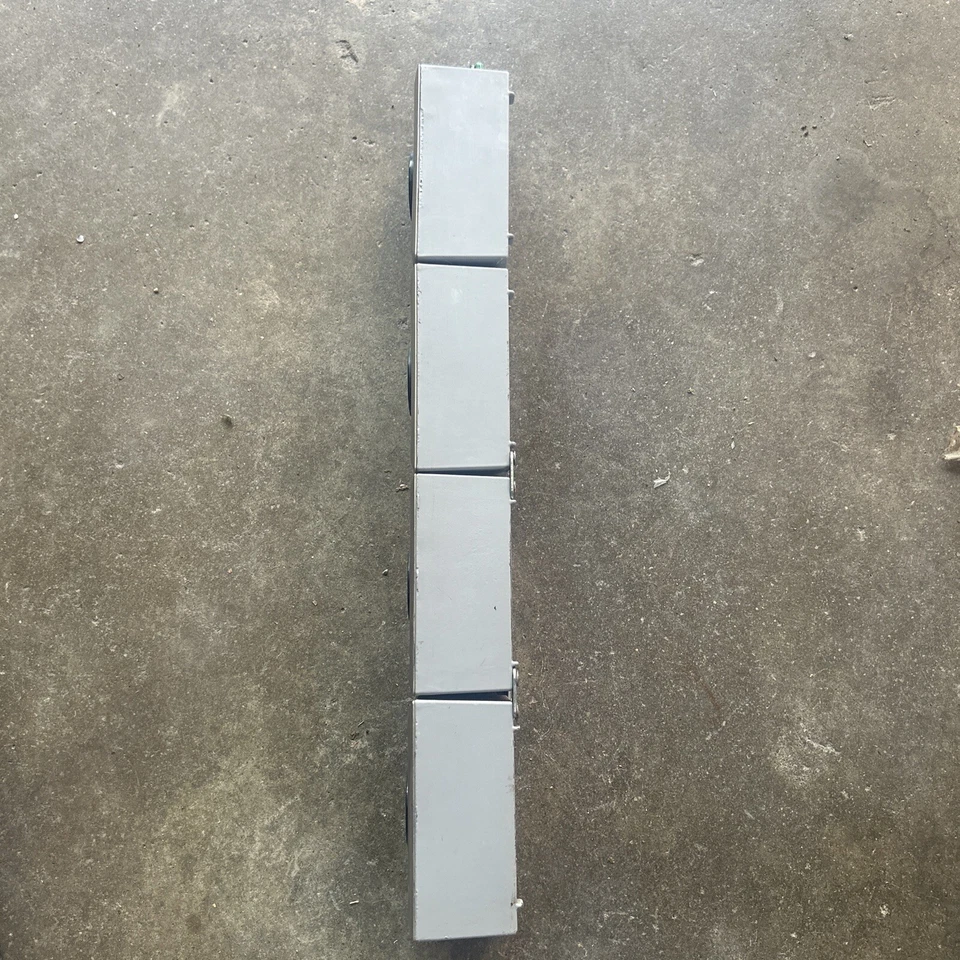 Lote de 4 Hubbell Twist-Lock 20A 125V con carcasa Thomas & Betts y cubierta de acero inoxidable Foto 4 de 4