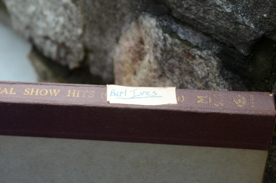 Burl Ives Collection  Album Cover from another artist, cover & 4- 78 rpm (Lot 7) - Image 2 of 4