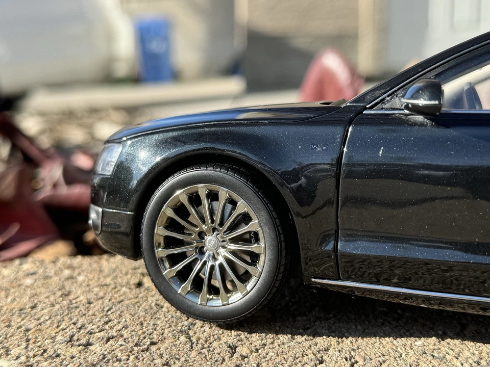 1/18 Audi D4 A8 L W12 Smarag Black Kyosho READ - Image 4 of 4