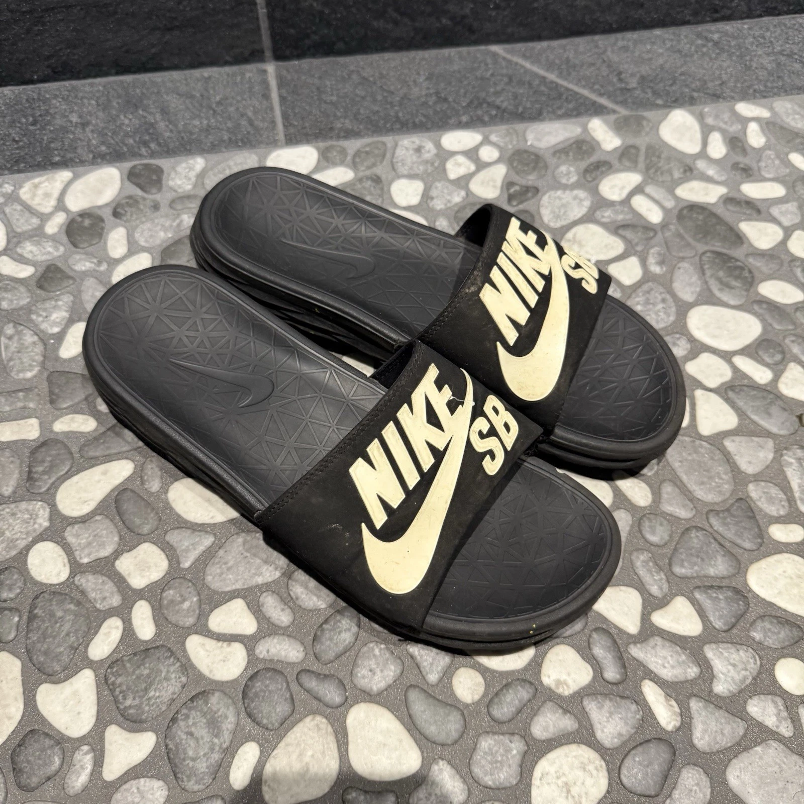 Nike Slides Benassi SolarSoft SB 840067 001 Uomo Nero Taglia 8