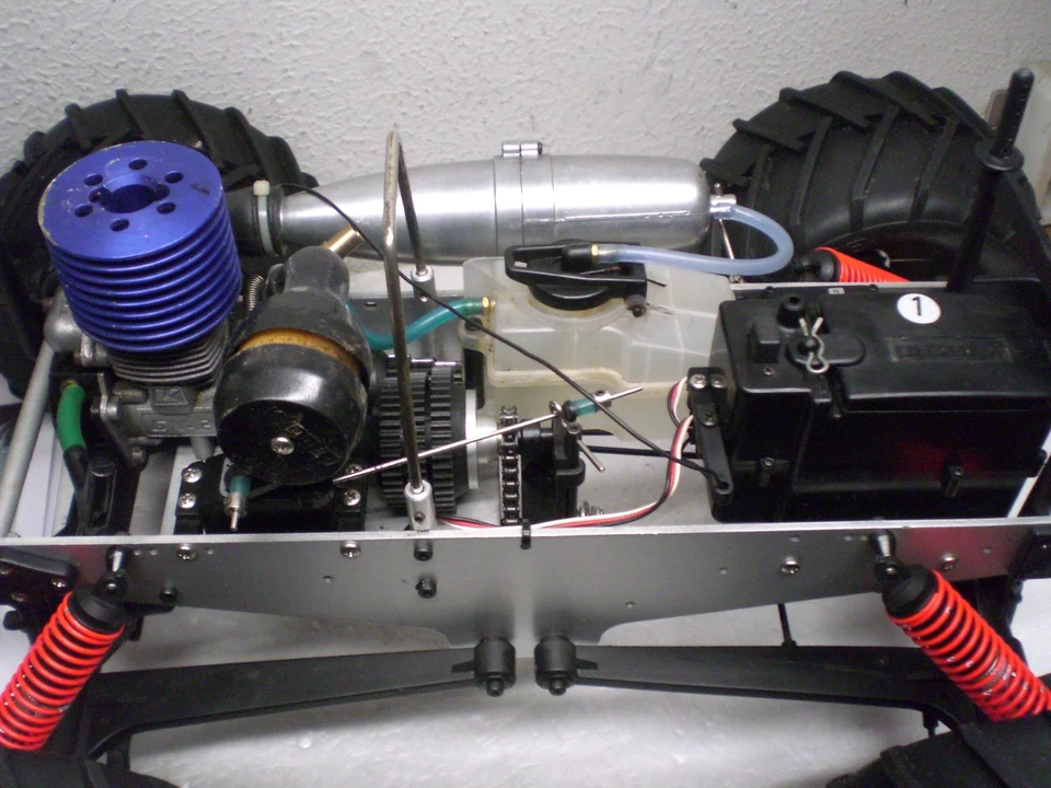 Kyosho Mad Force Monstertruck 4 WD Nitro Neuwertig - Bild 4 von 4