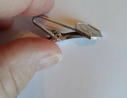 VINTAGE Robbins Co Attleboro Tie Clip Bar Silvertone 3 Leaf Geometric - Foto 4 di 5