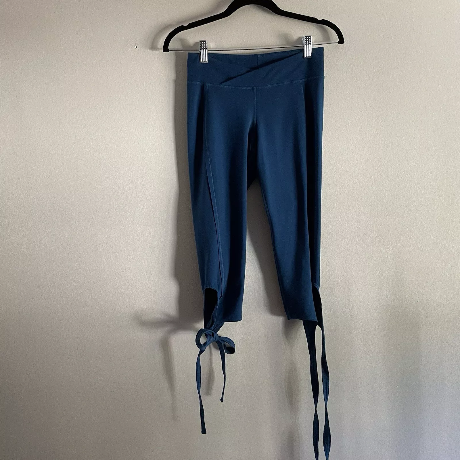 free-people-movement sapphire ballet wrap tie turnout crop capri leggings