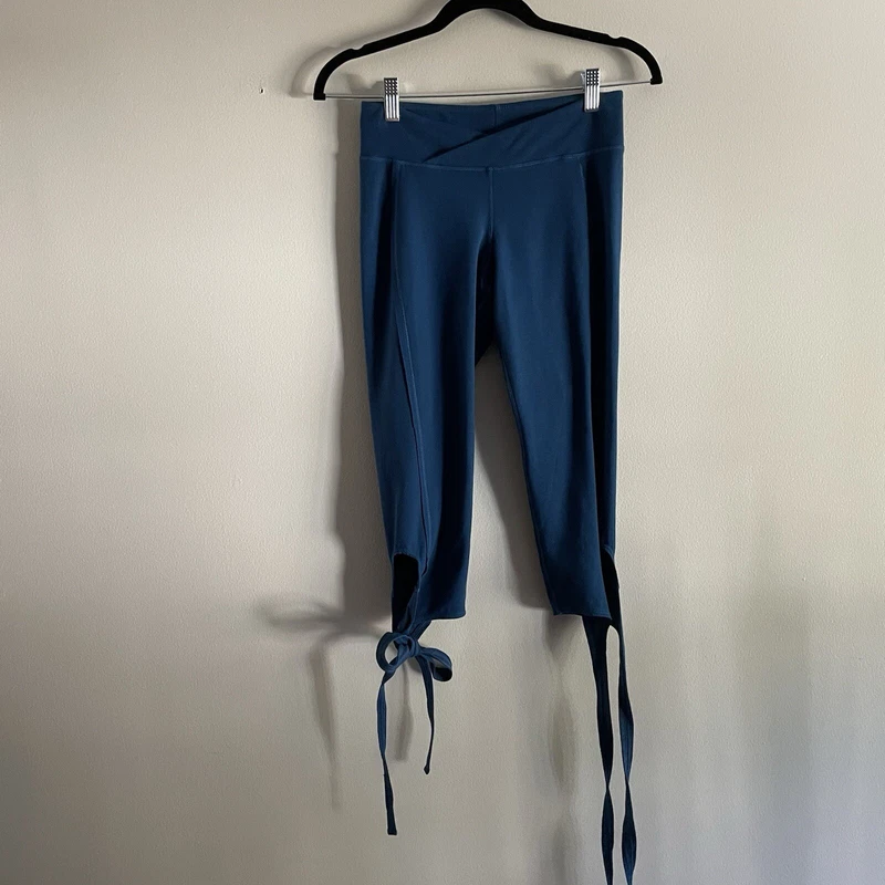 free-people-movement sapphire ballet wrap tie turnout crop capri leggings