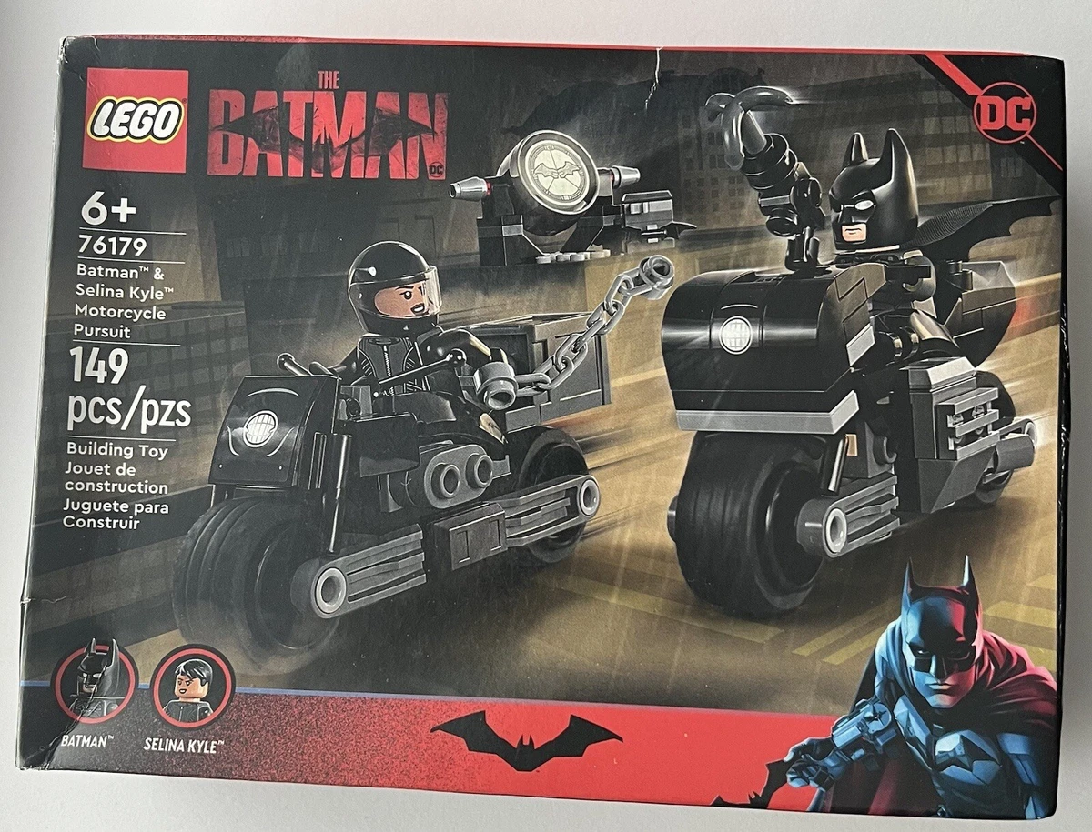 Batman™ & Selina Kyle™ Motorcycle Pursuit