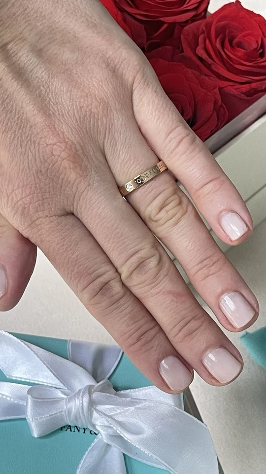 Tiffany & Co. Anillo Banda en Oro Rosa 18K con Diamantes talla 5.25 NUEVO $1850 Foto 3 de 4