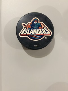 New York Islanders Vintage Hockey Puck Fisherman Logo