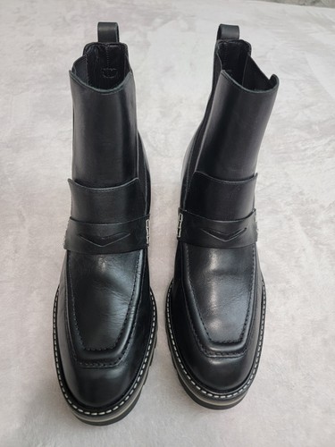 Bernardo Boot Women 10M Black Chelsea Lug Sole Ankle Loafer Contemporary Classic - Picture 2 of 13