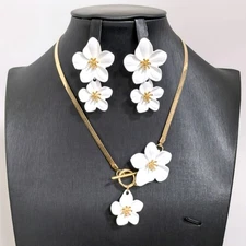 Fashion Elegant Alloy White Flower Pendant Necklace Earring Set for Women