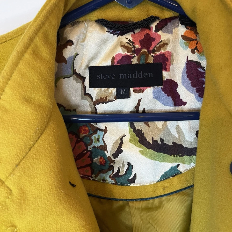 Женская куртка Steve Madden Peacoat средний размер на пуговицах горчичный желтый опрятный цвет - Изображение 3 из 4