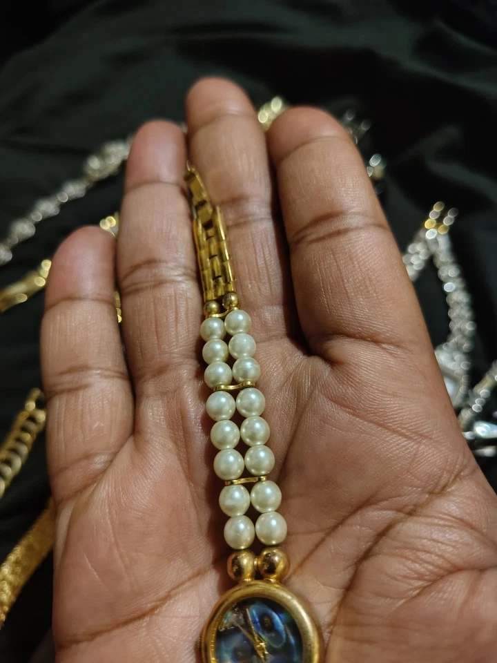 Vintage/New Jaclyn Smith Mother of Pearl with Faux Pearl Watch - Image 4 of 4