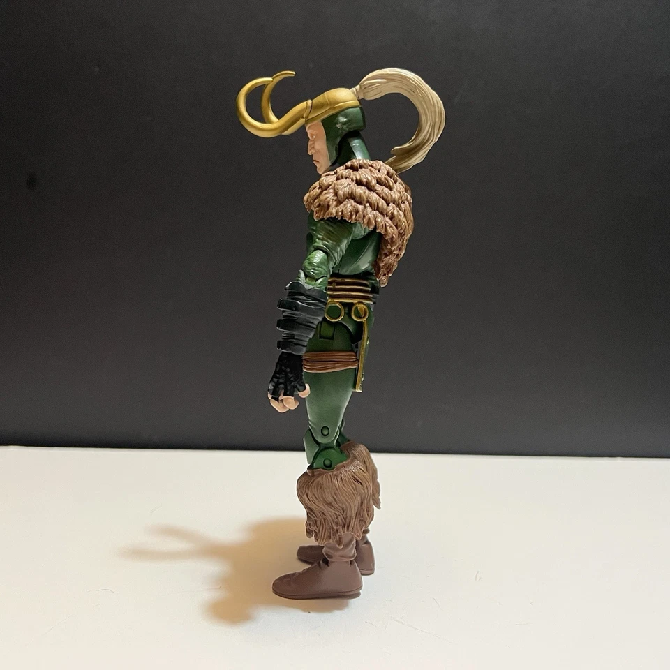Figura Hasbro Marvel Legends Loki 6” Walmart Ex Thor Mighty Avenger serie de cómics Foto 4 de 4