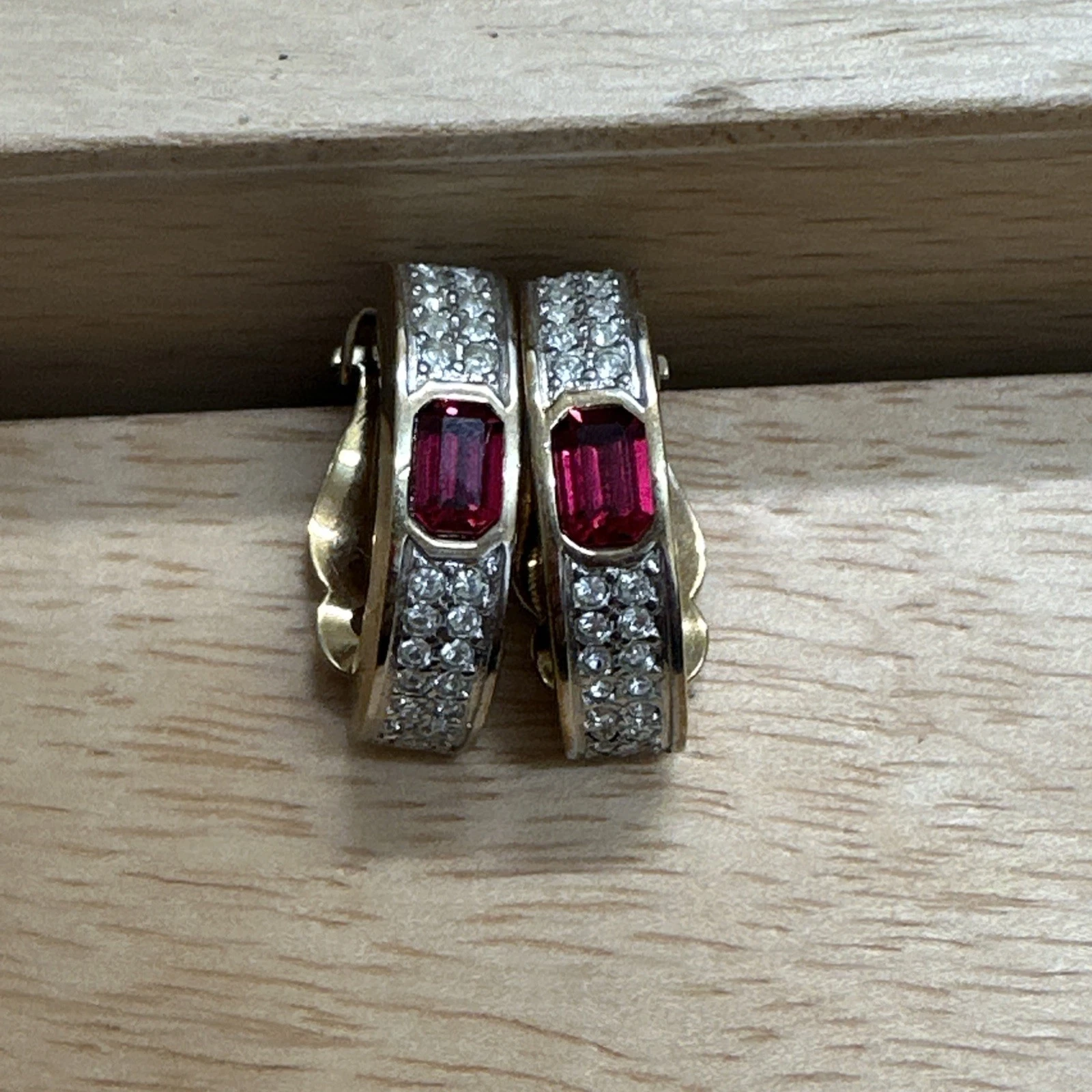 Boucle d’oreille vintage avec strass Rouge