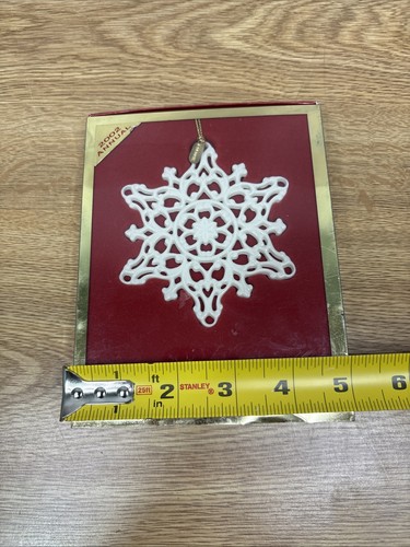 2002 Annual Lenox Snow Fantasies Snowflake Christmas Ornament In Box - Picture 6 of 6