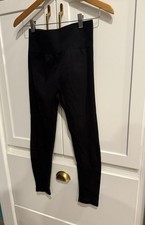 Size M Black High-Waisted Booty Leggings