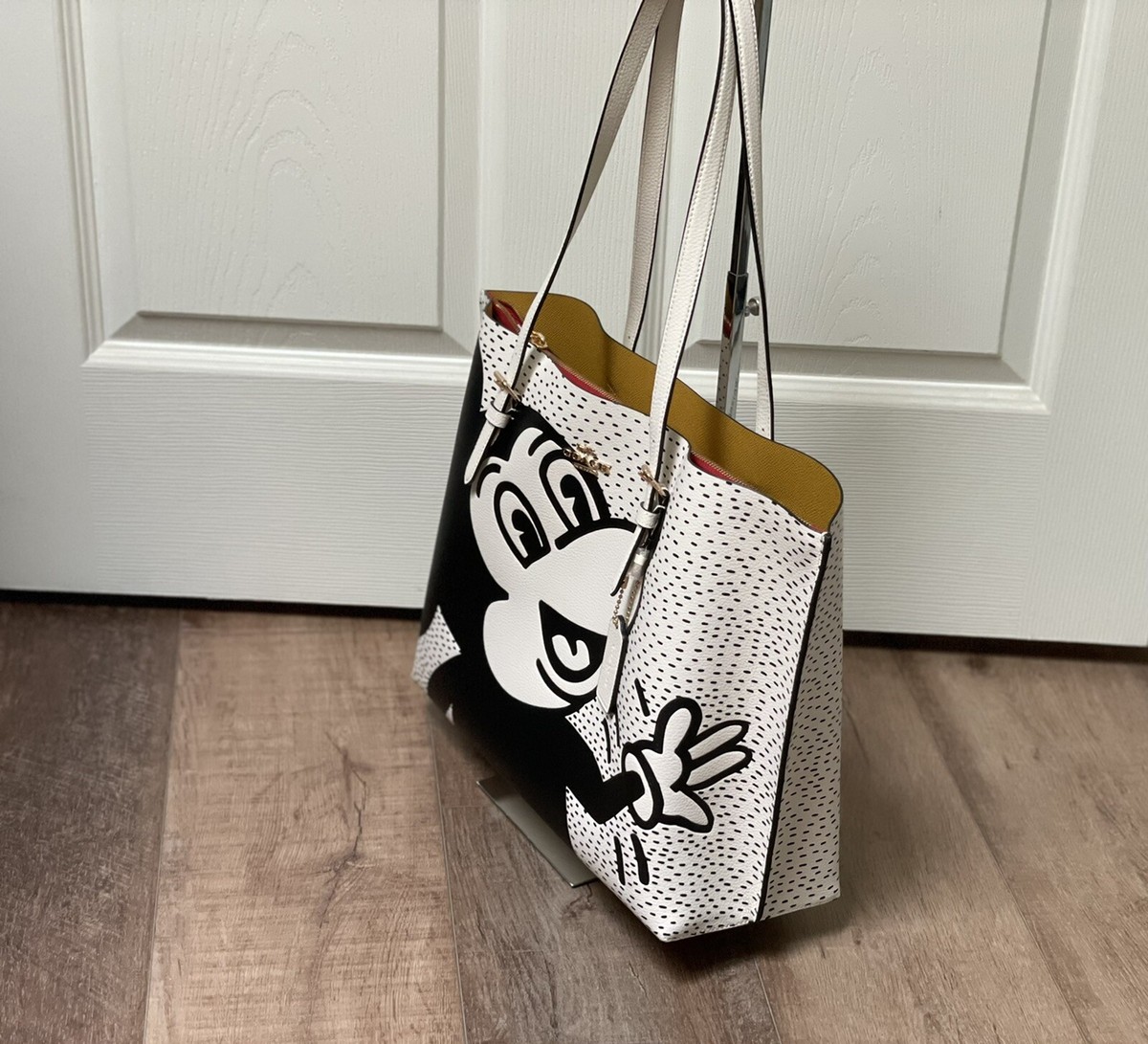 Coach Disney Mickey Mouse X Keith Haring Mollie Tote C6978 Coach Disney Mickey Mouse X Keith Haring Mollie Tote C6978