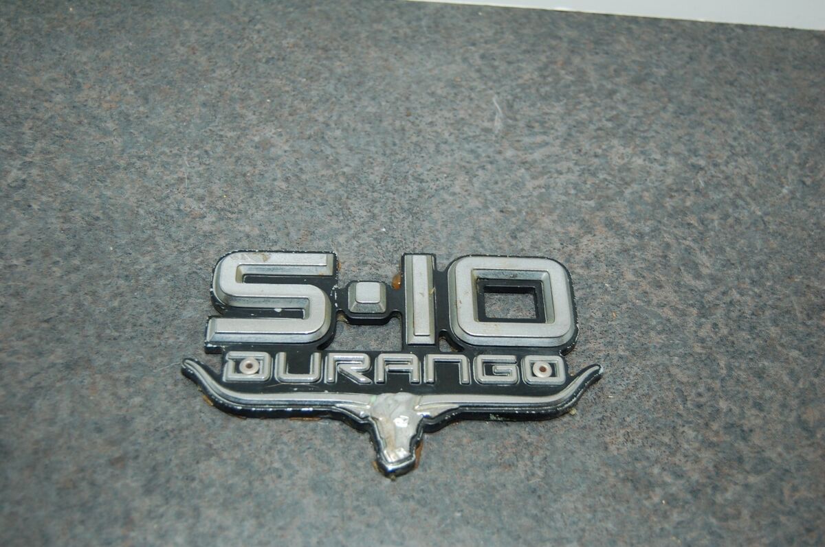 USED 1982-1983 CHEVROLET S-10 DURANGO PLASTIC FENDER EMBLEM USED 1982-1983 CHEVROLET S-10 DURANGO PLASTIC FENDER EMBLEM