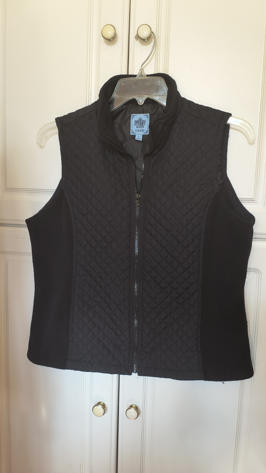 Izod Black quilted women’s vest size large, full zip, pockets, fleece (i1