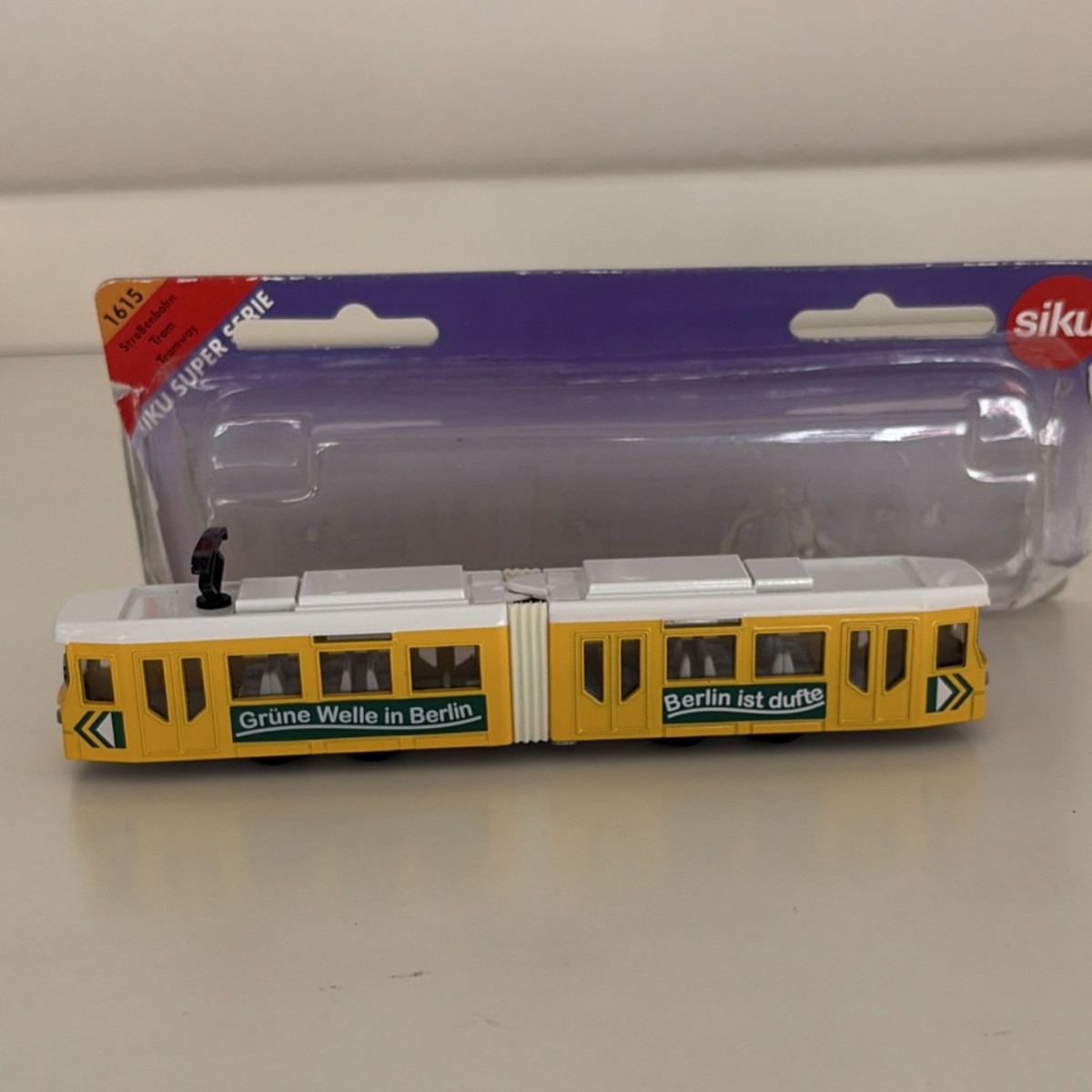 Siku Super Serie 1615 Straßenbahn Diecast Berlin Tram 1:87 Yellow