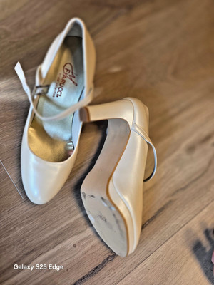 Sehr eleganter Damen Pumps/ Brautschuhe