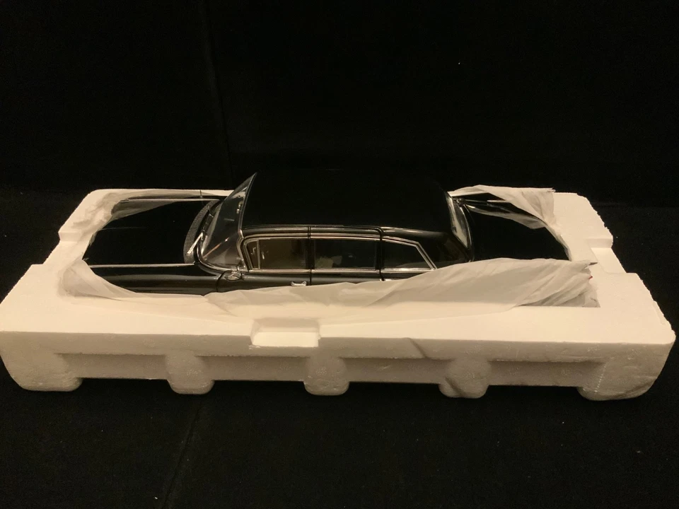 1959 Cadillac Series 75 Limousine 1:18 Black NIB - Image 3 of 4