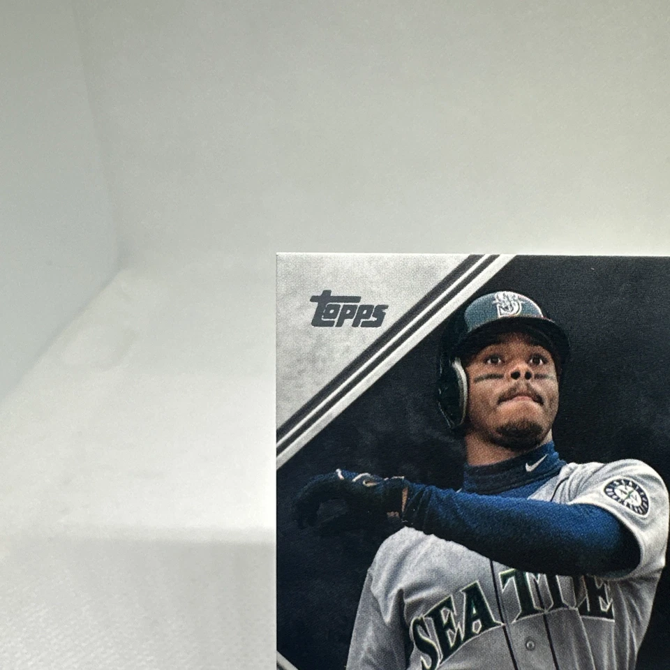 2019 Topps Update - 150th Anniversary Manufactured Patch Ken Griffey Jr #AMP-KG - Image 2 of 4