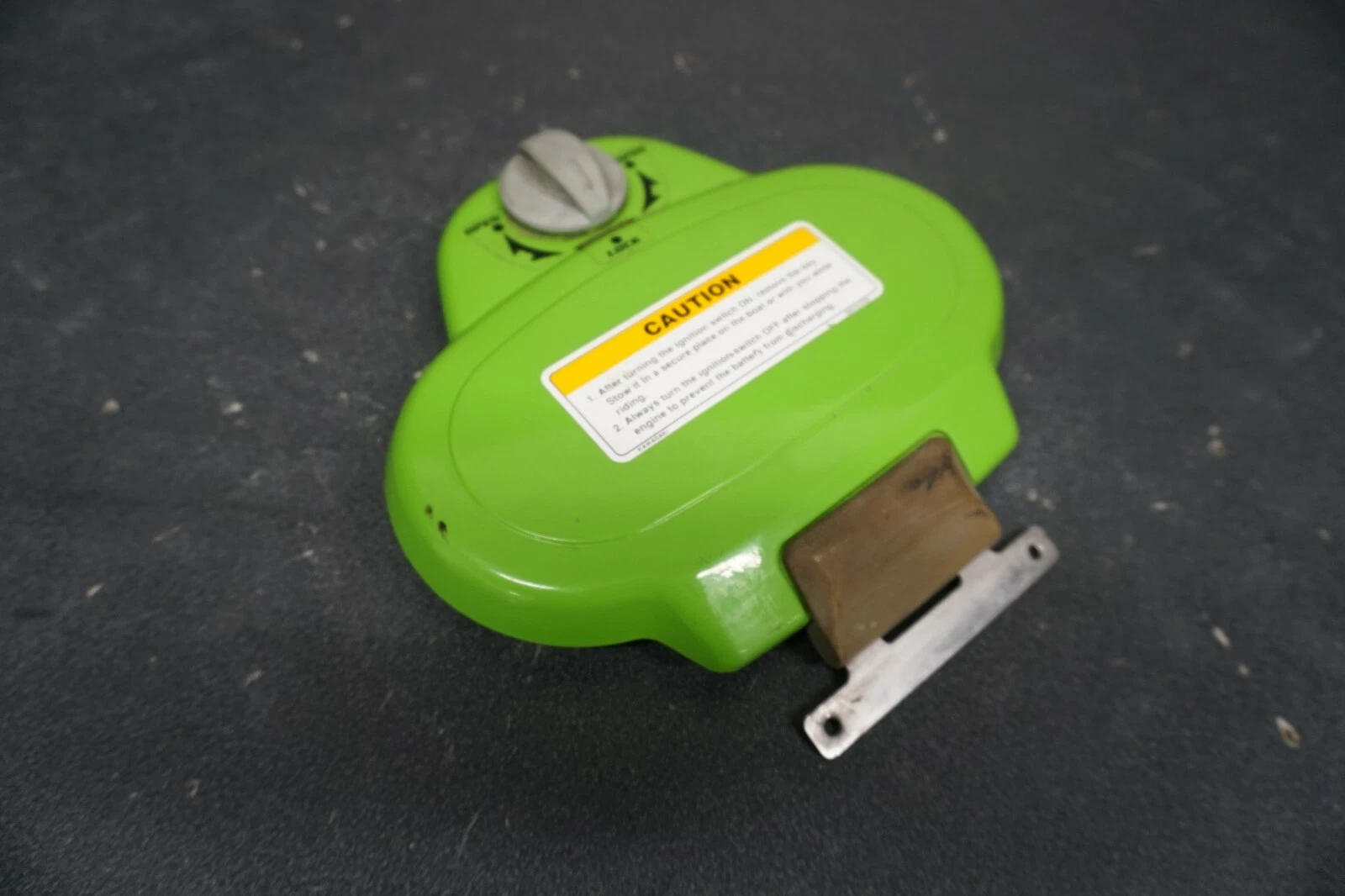1995-1996 ZX 750 Kawasaki PWC Jetski OEM Green Center Storage Compartment Cover