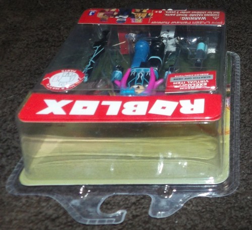 ROBLOX BLUE LAZER PARKOUR RUNNER WITH EXCLUSIVE VIRTUAL ITEM - Picture 5 of 7