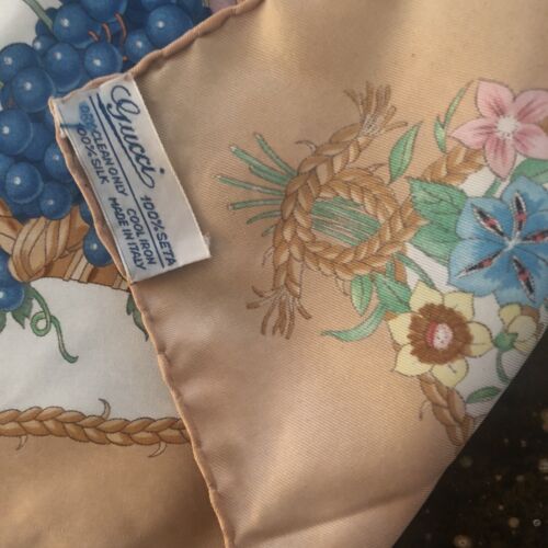 Gucci Silk Scarf Floral Fruit Theme Accornero Beige Neutral Italy 34'' Rare - Picture 3 of 10