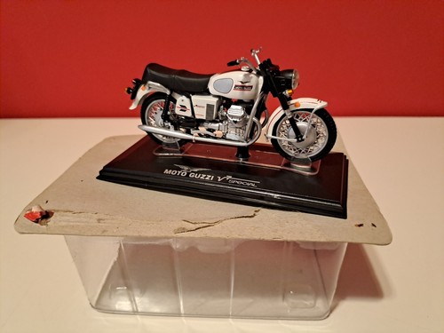 Modelli Moto Guzzi 1/24 - Foto 5 di 13