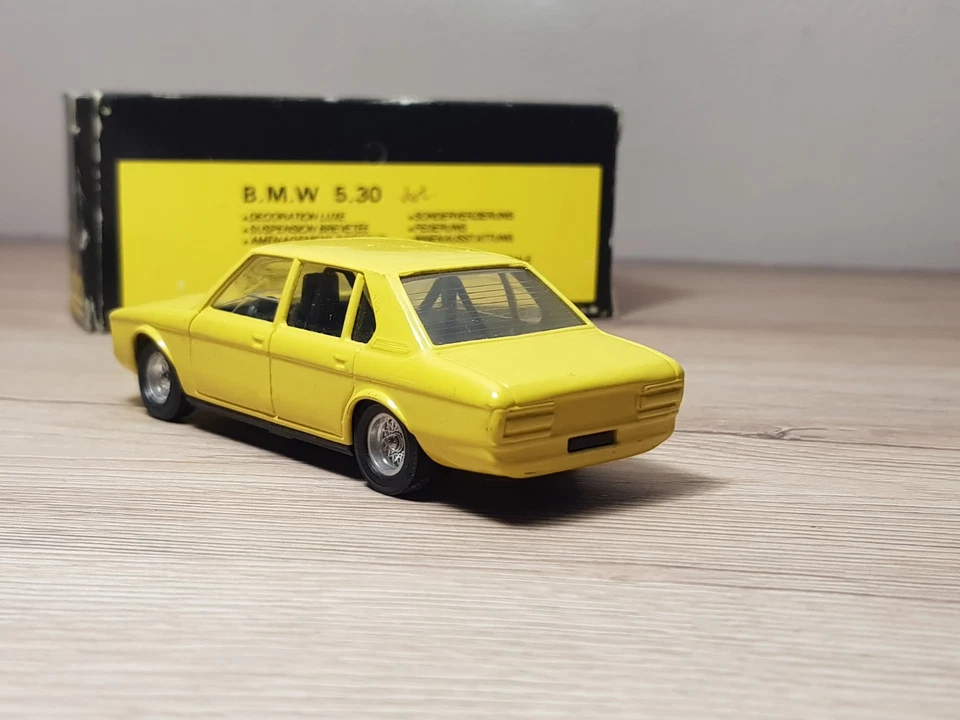 SOLIDO 1/43 BMW 530 JAUNE  - Photo 3/4