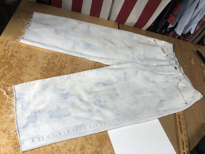 Universal Thread Bleach Mid-rise 90s Baggy Wide Crop Jeans Womens 10 Raw Edge