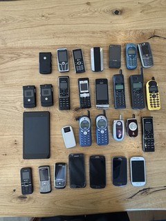 Konvolut Sammlung Handys Tablets Samsung Siemens Motorola Etc.