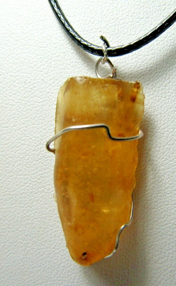 Collana con ciondolo ambra grezza vera naturale in argento 925 con insetti - Immagine 2 di 4