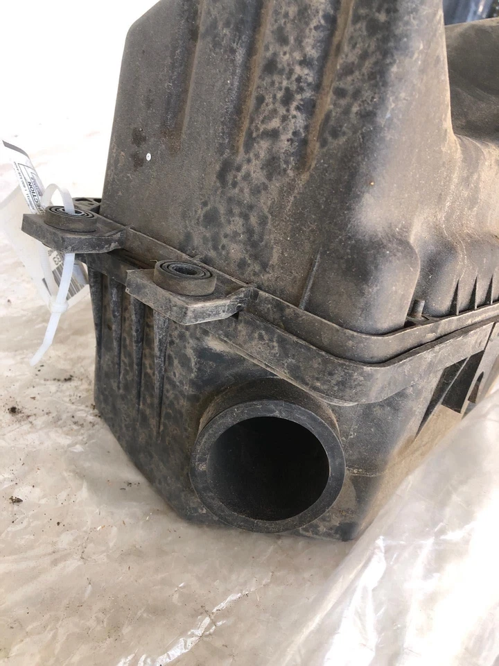 Chevrolet Aveo 2004-2008 sedán 1,6 L limpiador de admisión de aire filtro caja de carcasa OEM Foto 3 de 4