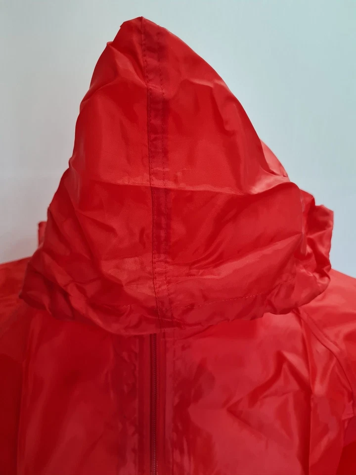Caja De 10 Piezas Chaqueta Impermeable/Resistente Al Viento, Unisex, GP05 (Rojo) - Imagen 2 de 4