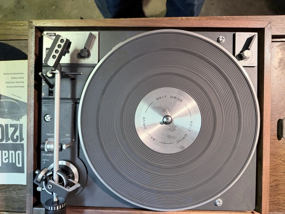 Tocadiscos Dual 1210 no funciona gira bien. Tiene alimentación no se enciende tiene manual Foto 3 de 4