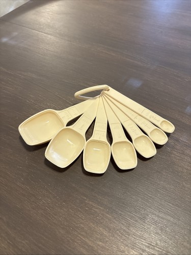 Vintage Tupperware Almond Cream Set 7 Measuring Spoons W/ Ring Excellent - Picture 7 of 13