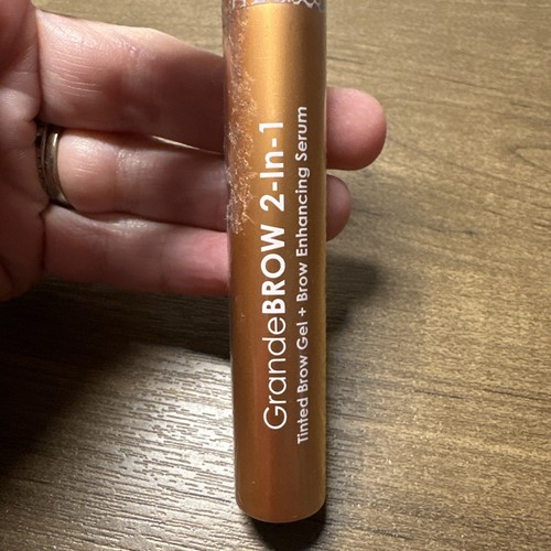 Grande Cosmetics 2 in 1 Gel Sopracciglia + Siero Migliorante 4.0ML Tinta Auburn (Exp. 6/24) - Foto 4 di 5