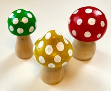3 X Toadstool / Grzyb Geocache Swag, Swappable, Fairy Garden itp.