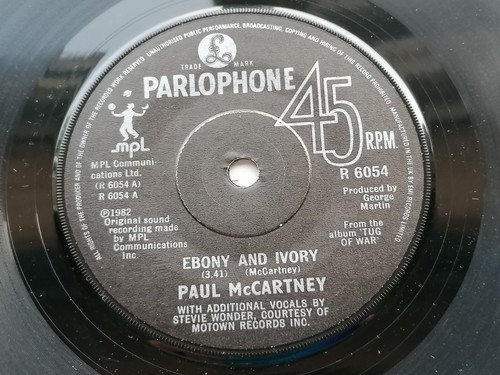 PAUL McCARTNEY 1982 UK EBONY AND IVORY SOLID CENTRE PRESS - Picture 2 of 9