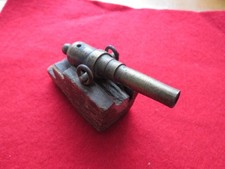 BRASS NAVAL STYLE SIGNAL CANNON ON WOODEN GUN CARRIAGE 9 CM LONG
